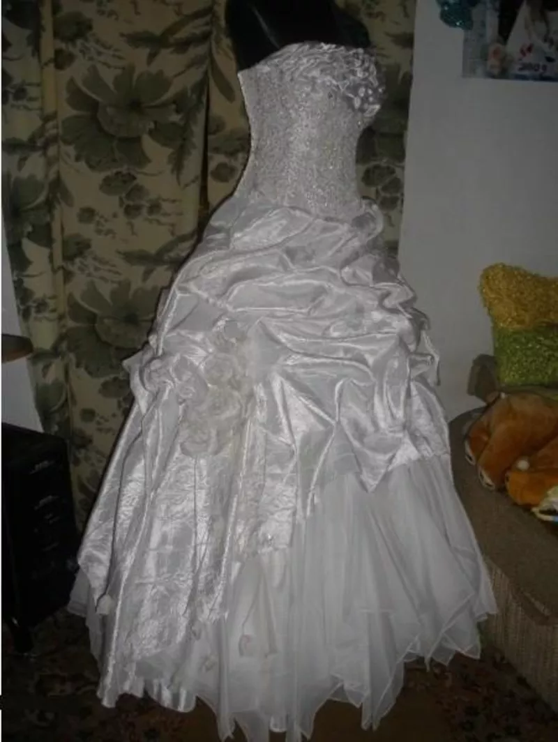 Новое свадебное платье продам
